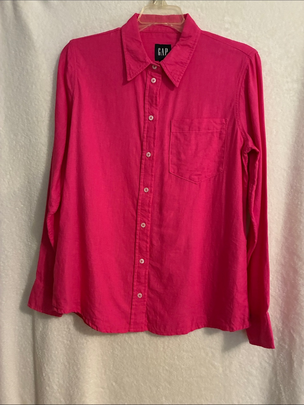 GAP women’s Vibrant Pink Long-Sleeve Button-Down Shirt